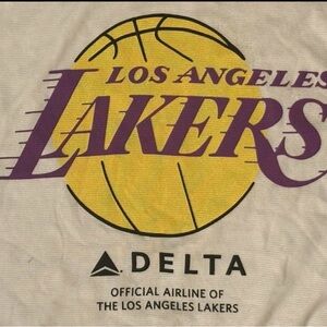 Los Angeles Lakers rally towel and pin